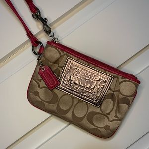 💗🤎Coach Pink Poppy Wristlet🤎💗